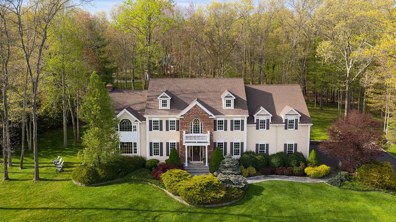 4 Mia Bell Drive, New Milford, CT 06776