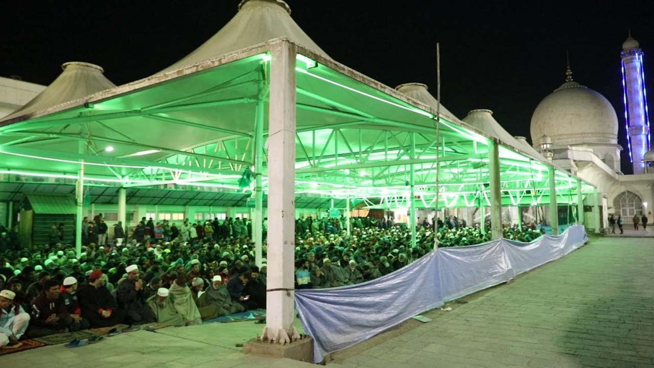Srinagar: Shab-e-Baraat observed with religious fervor At Hazartbal