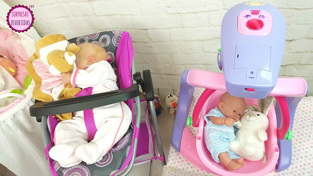 Los Bebés comen papilla y aprenden en el water de juguete - Muñecas Reborn Lindea y Ben