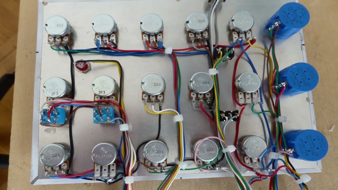 Miniature  VCS3  DIY synthesizer