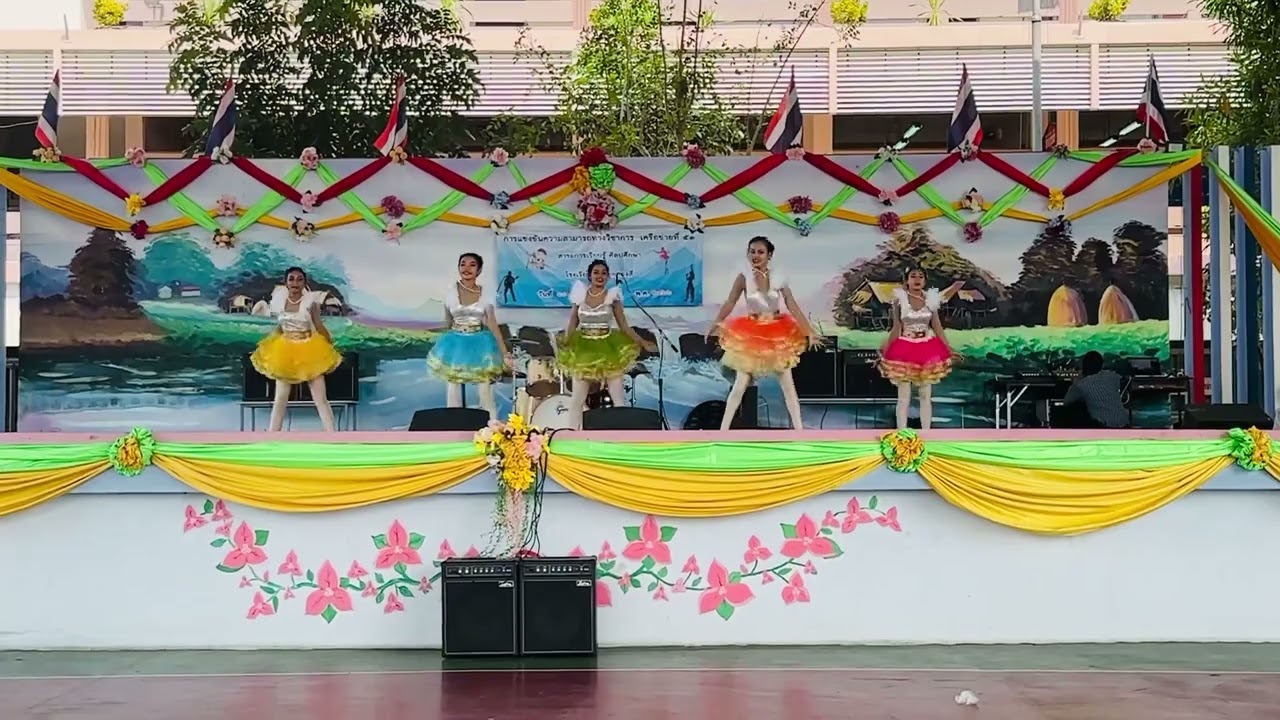 ประกวดเต้นประกอบเพลงลูกทุ่ง “หางเครื่องสามช่า” กลุ่มโรงเรียนเครือข่ายที่ 51 ได้รับรางวัลชนะเลิศ