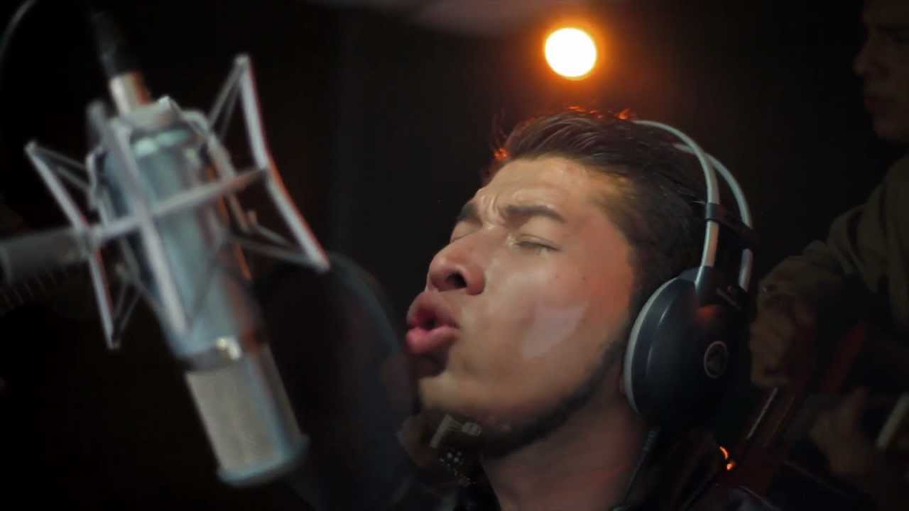 Adoradores del Rey - Momentos [Official Music Video]