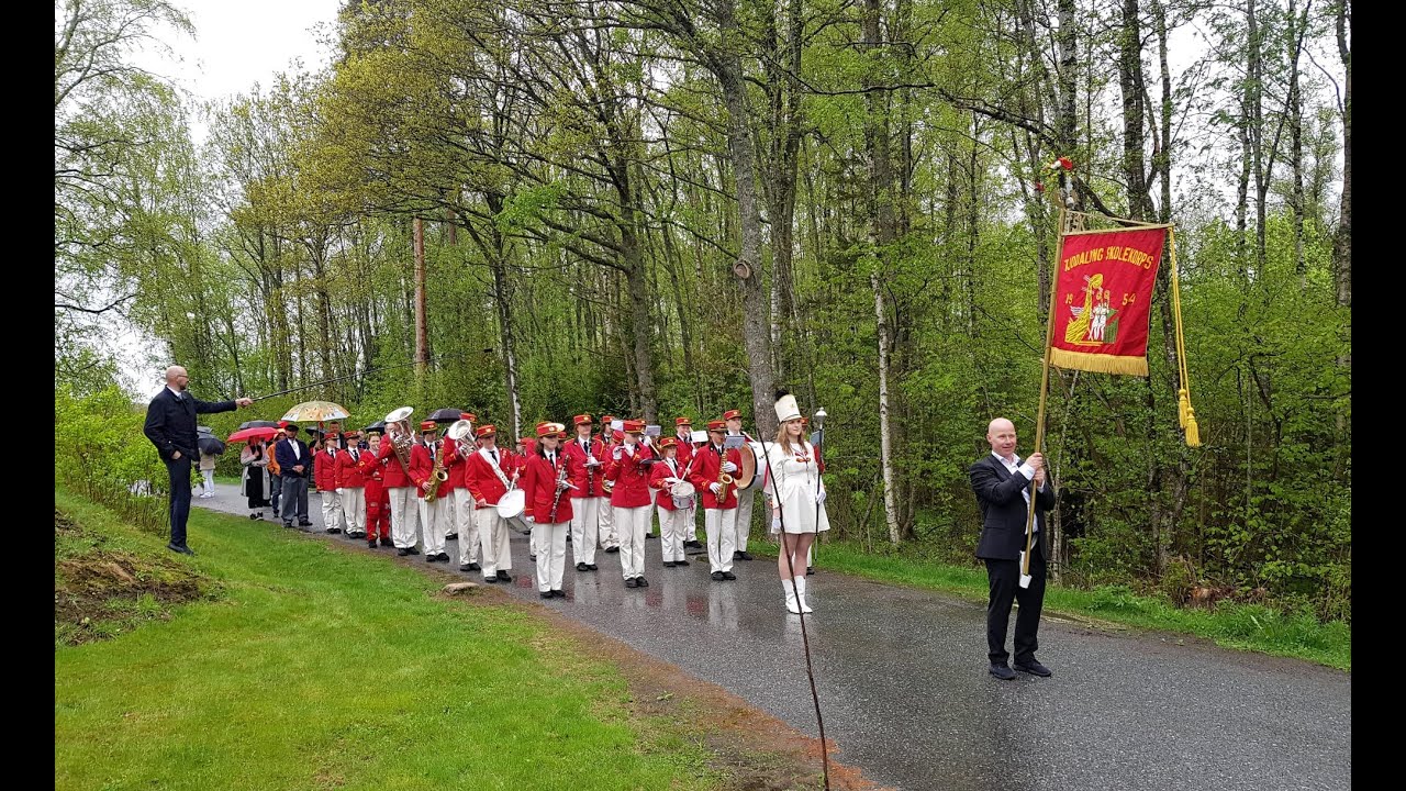 Tjodalyng Skolekorps spiller 