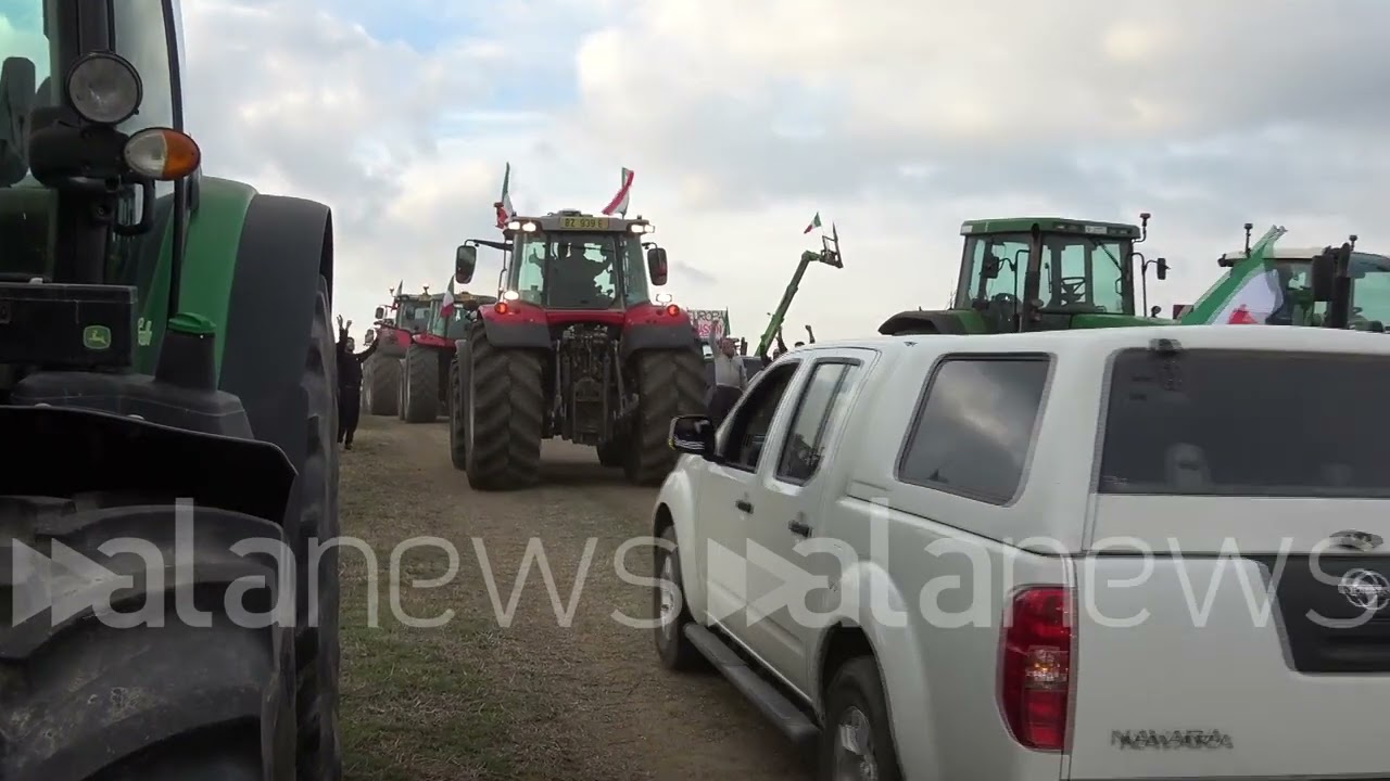 Protesta Agricoltori, l'arrivo di circa 100 trattori da Tarquinia al presidio di Roma
