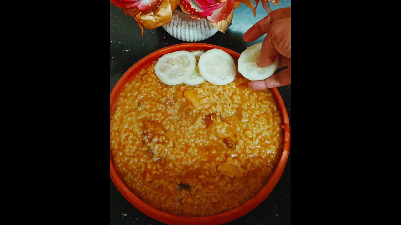 গরুর মাংসের খুব লোভনীয় নরম খিচুড়ি  ।যাকে খাওয়াবেন মন প্রাণ ভরে খাবে আর আপনার জন্য দোয়া করবে