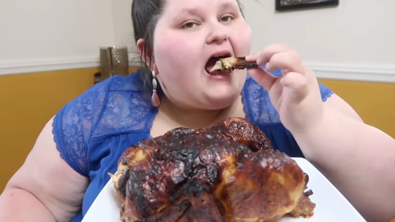 Amberlynn Reid taking HUGE bites of food