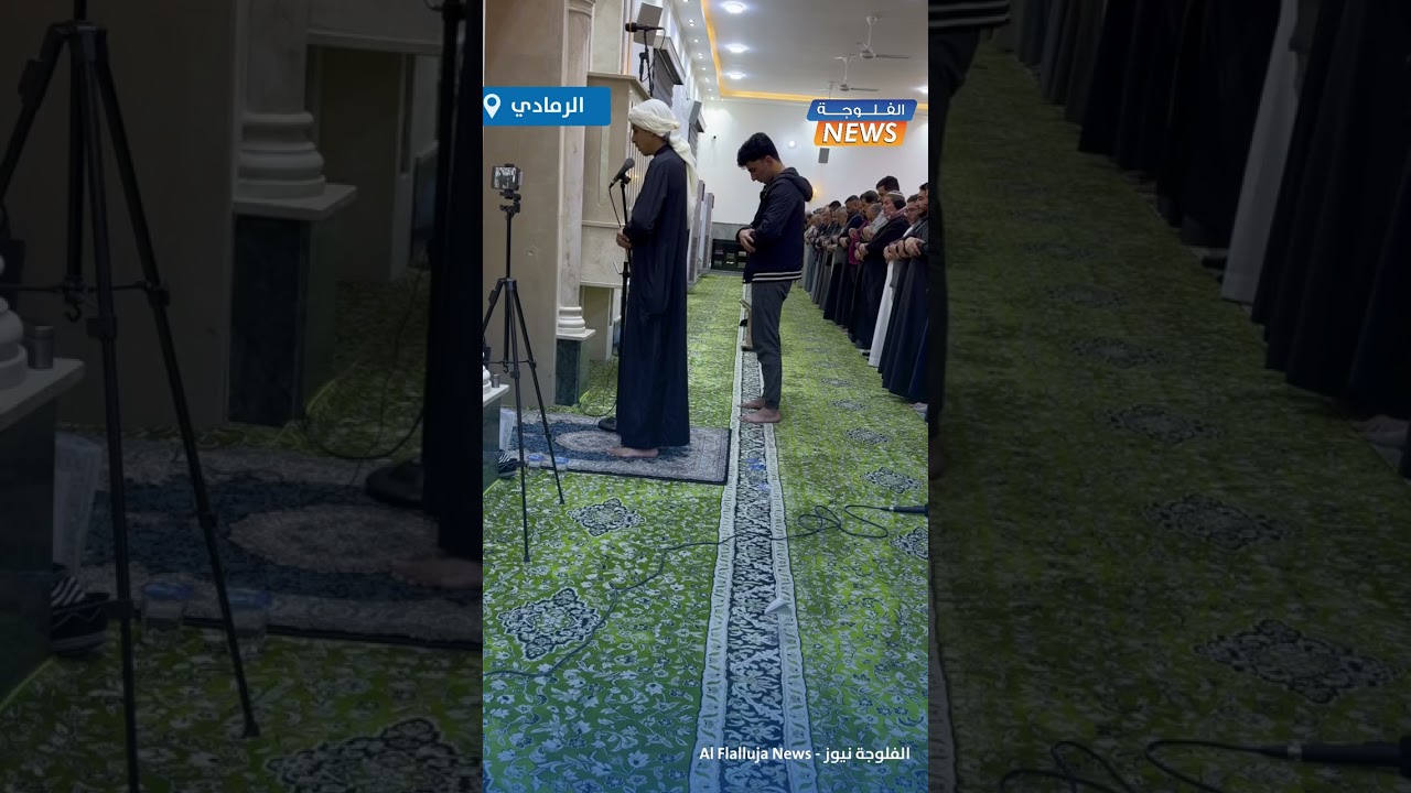 الشاب عبدالرحمن خميس الدليمي يبدع في محاكاة «نعمة الحسان» ويثير إعجاب الحاضرين بصوته الشجي.