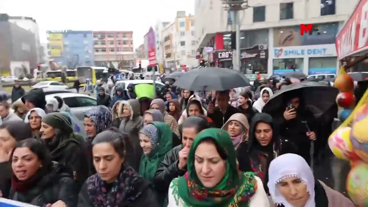 K&Uuml;RDİSTAN HALEP İ&Ccedil;İN AYAKTA: ROJAVA DİRENİŞTİR, &Ouml;ZG&Uuml;RL&Uuml;KT&Uuml;R, TESLİM ALINAMAZ