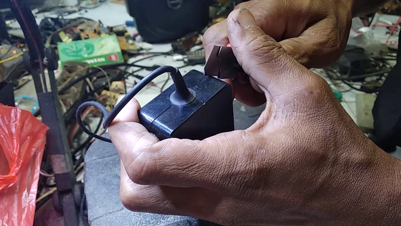 Cara membuka cas / adaptor laptop Asus.