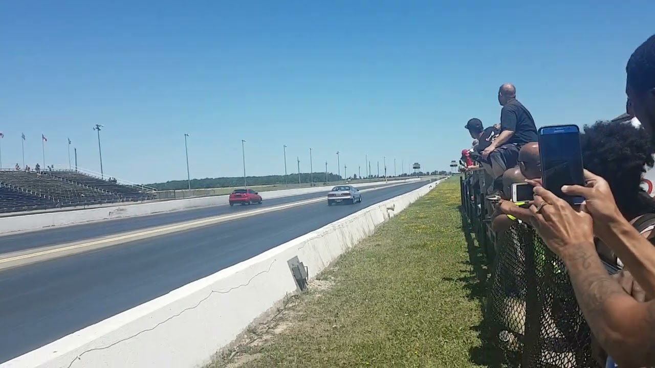 Honda Civic vs Acura Integra - Drag Racing