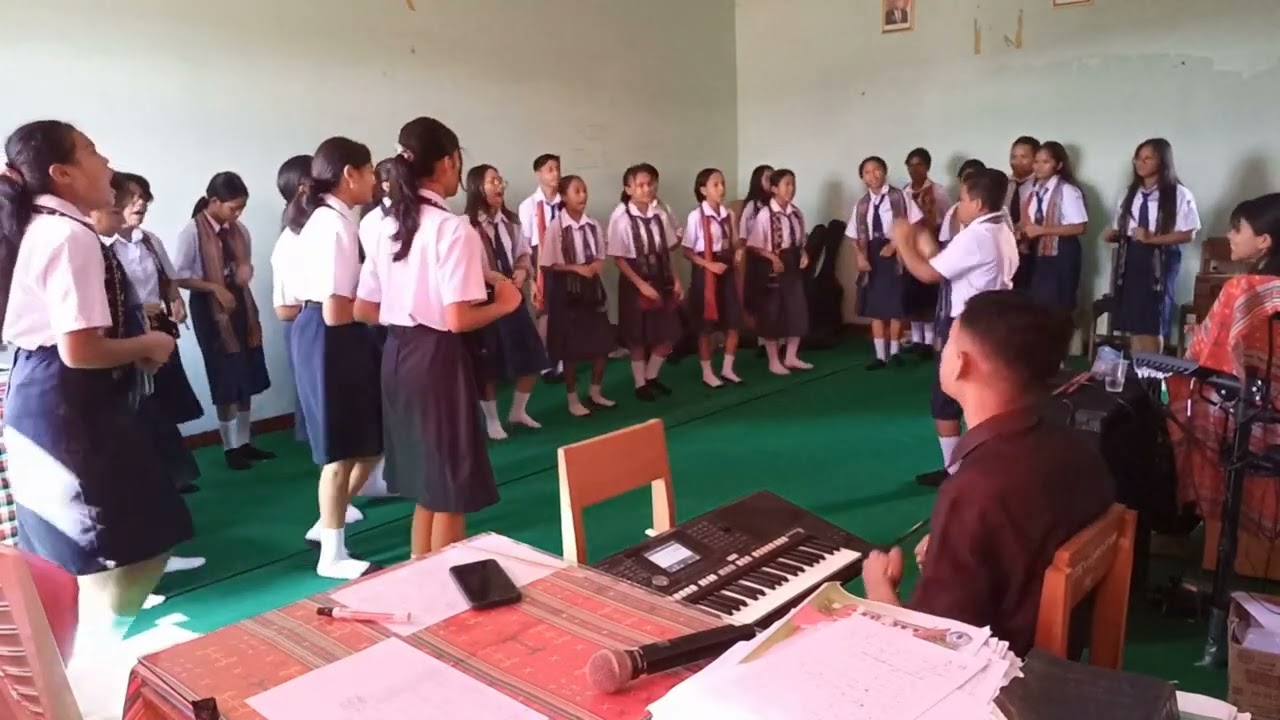 Soka Seleng - Lagu Daerah Flores Timur || Paduan Suara SMP Katolik Giovanni Kupang