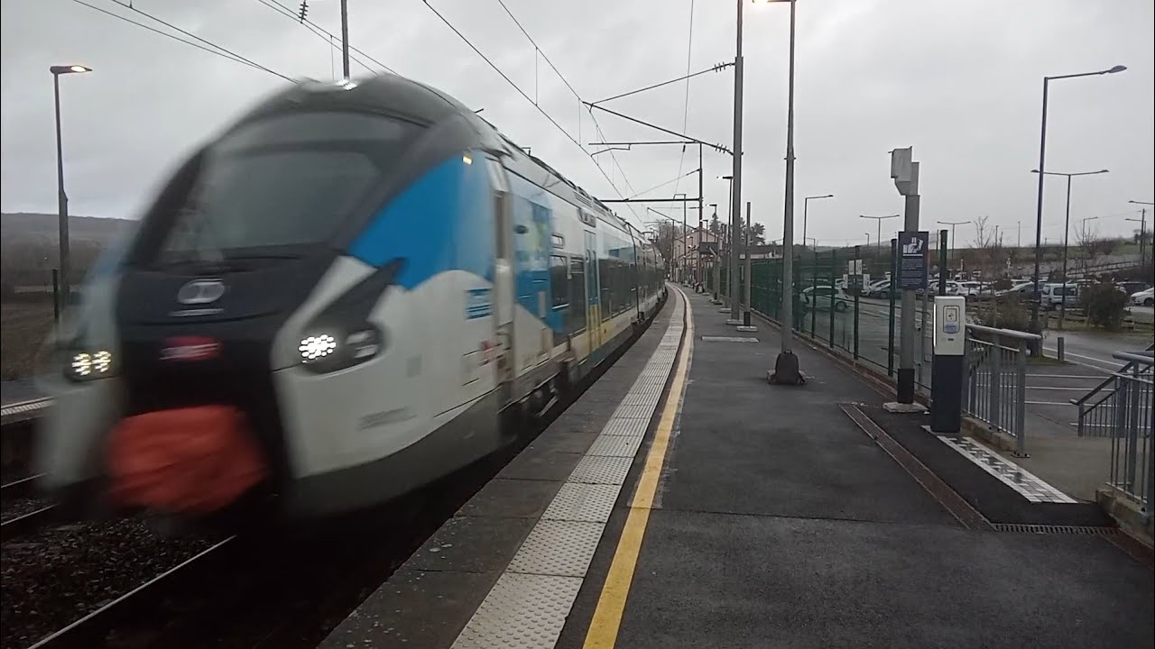 Passage d'un Coradia Liner Fluo Grand Est et son Logo SNCF + Sifflets dans Le tunnel voilà merci 