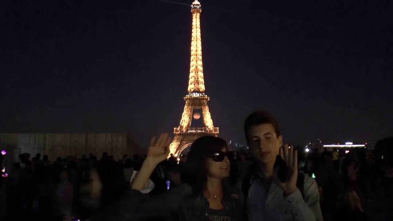La Tour Eiffel danse (5/07/2016)  Эйфелева башня танцует