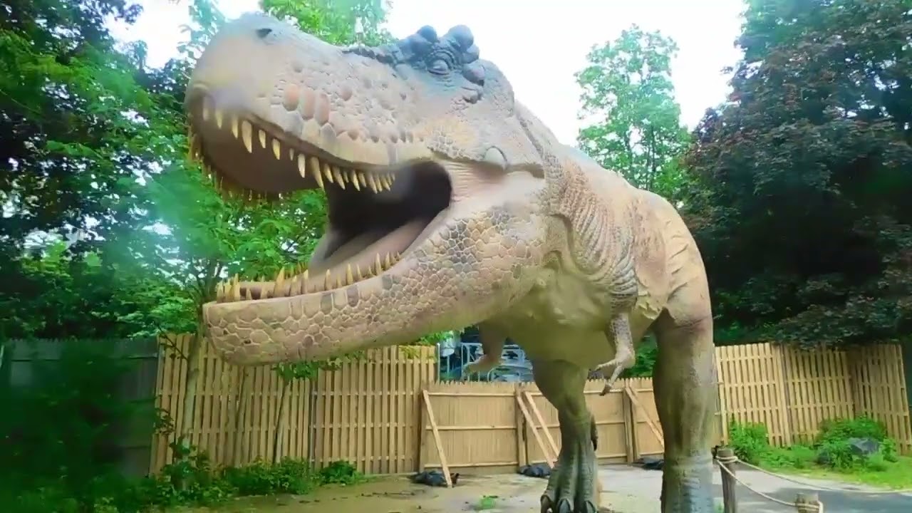 Tyrannosaurus rex animatronic at Philadelphia Zoos Be Distinct or go Extinct exhibit May 2023