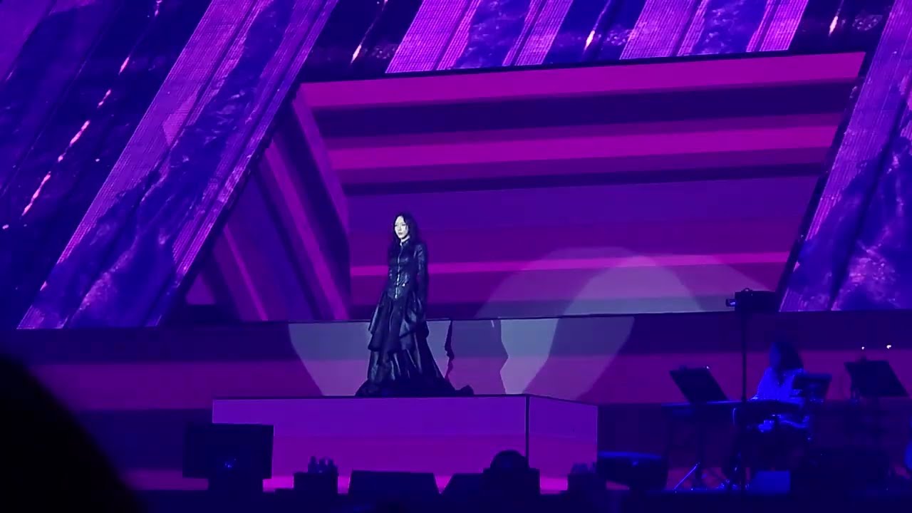 태연 (Taeyeon) - INVU (Live in Seoul DAY 1 4K)