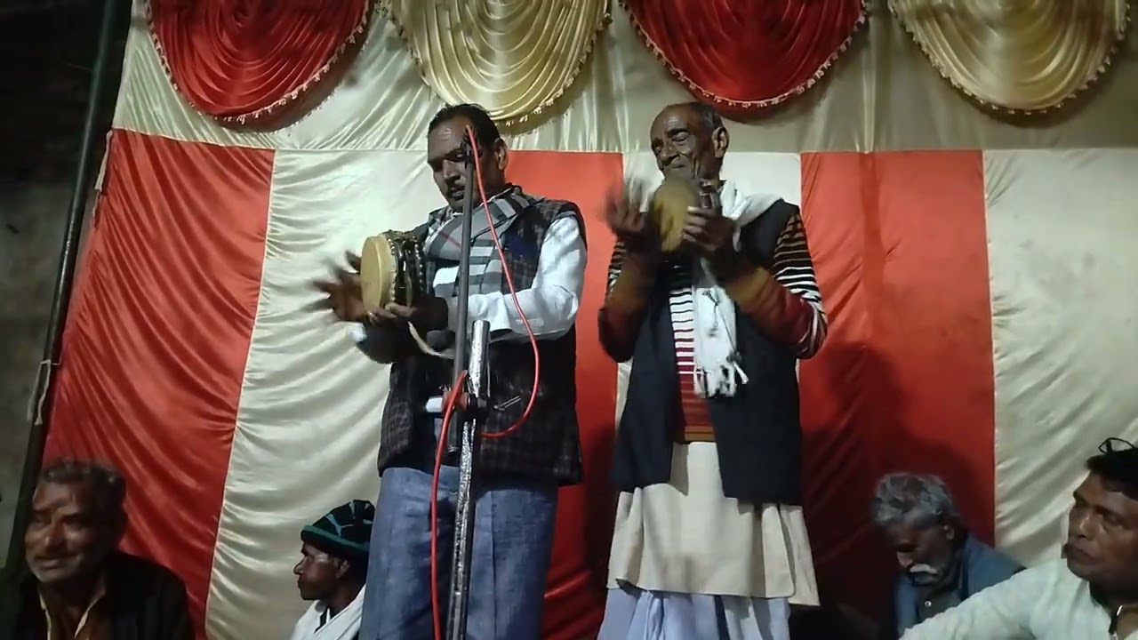बहुत बुजुर्ग दादा जी ने भजन सुनाया साथ में 💜रामहेत पुजारी प्रोग्राम कुसमरा में हुआ श्रध्दांजली में 💯