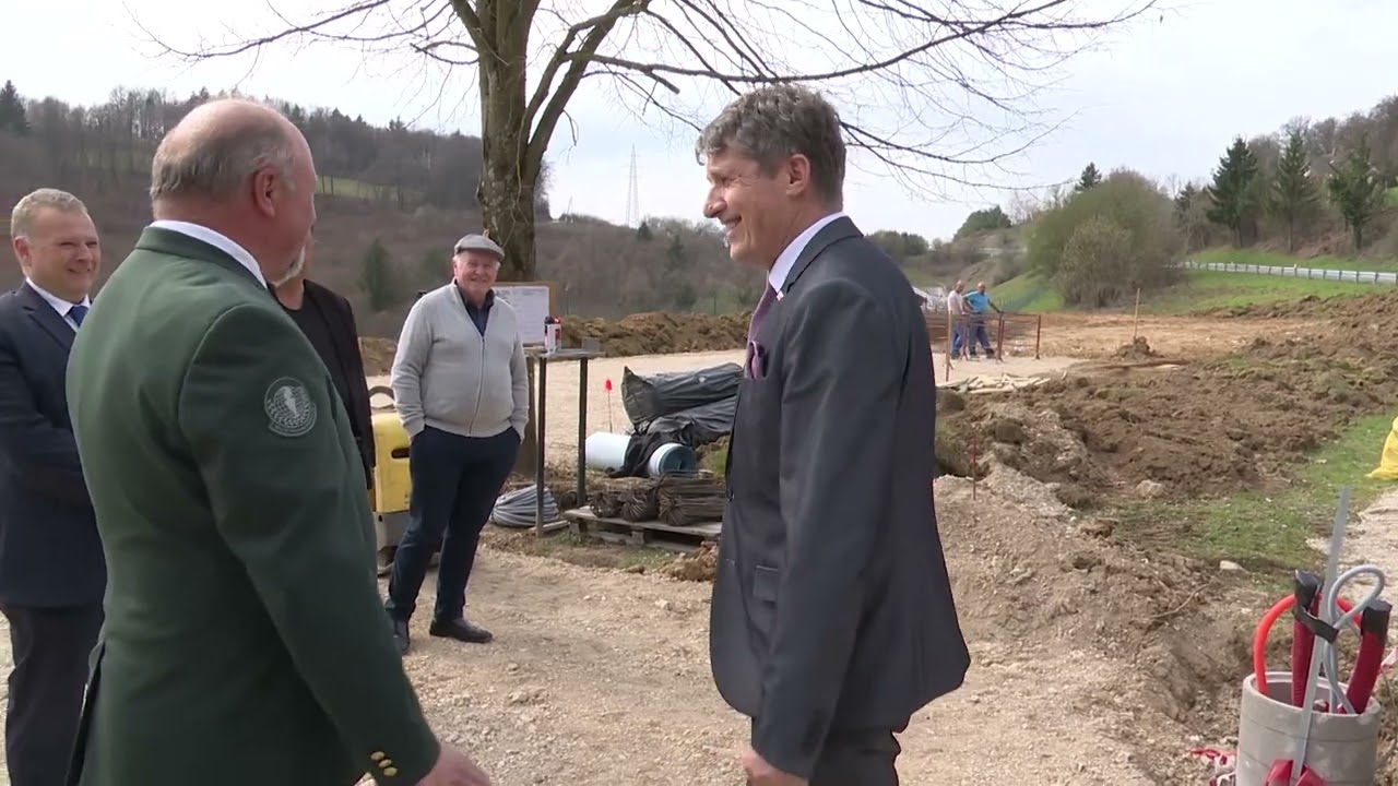 Prenavljajo spominski park na Medvedjeku