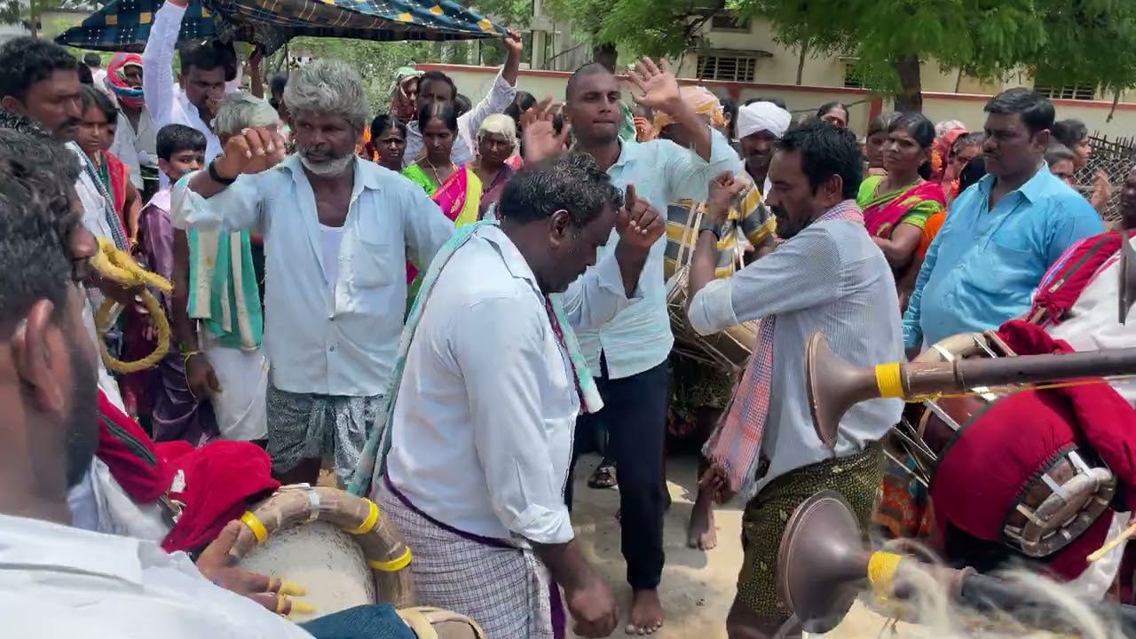 బోయపాటి నరేంద్ర పెళ్లి లో వీరంగం వేస్తున్నారు