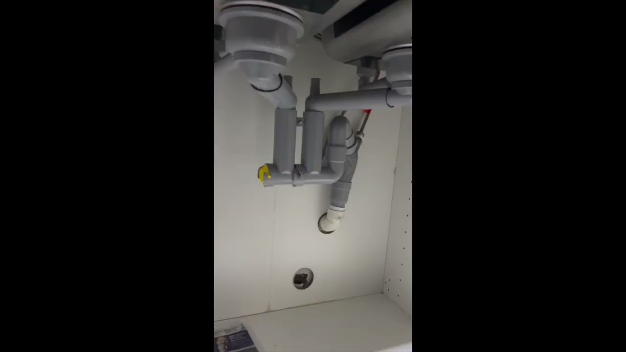 IKEA Kitchen Sink   Loose strainer makes water drop under the sink