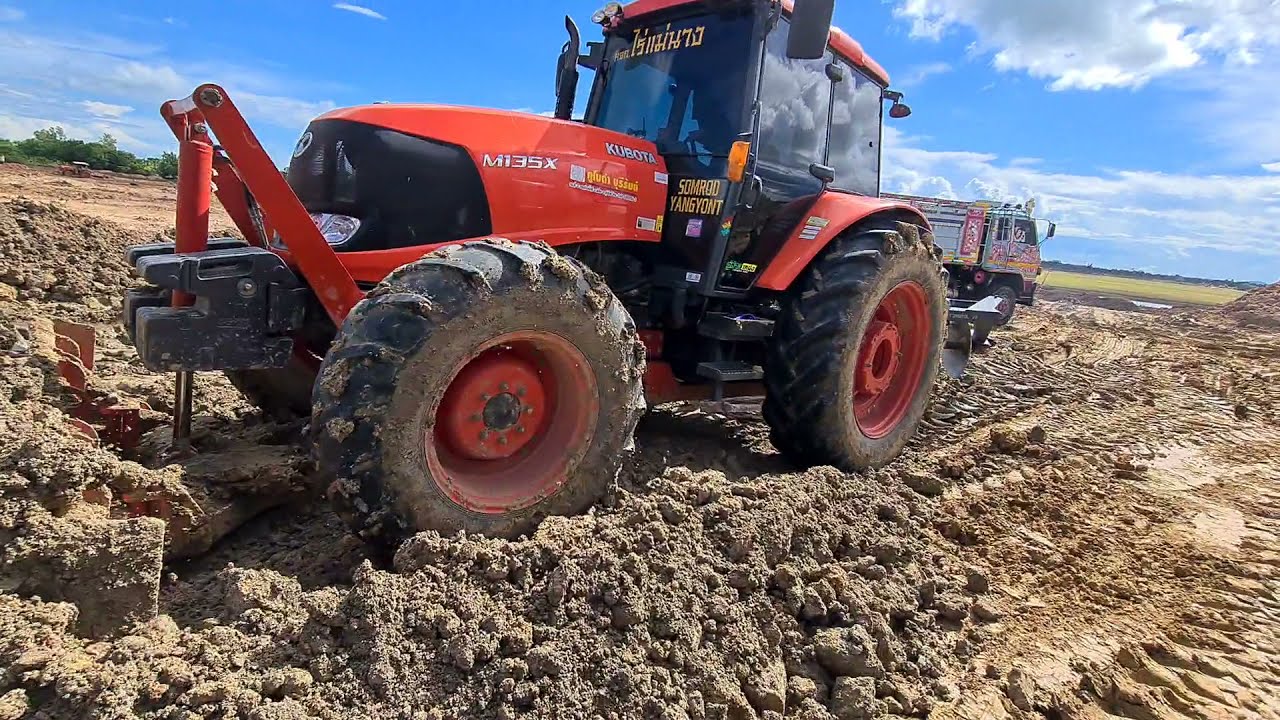 ขอแนะนำรถแทรกเตอร์ kubota m135x ปรับดินเน้นๆหนักๆจัดเต็ม
