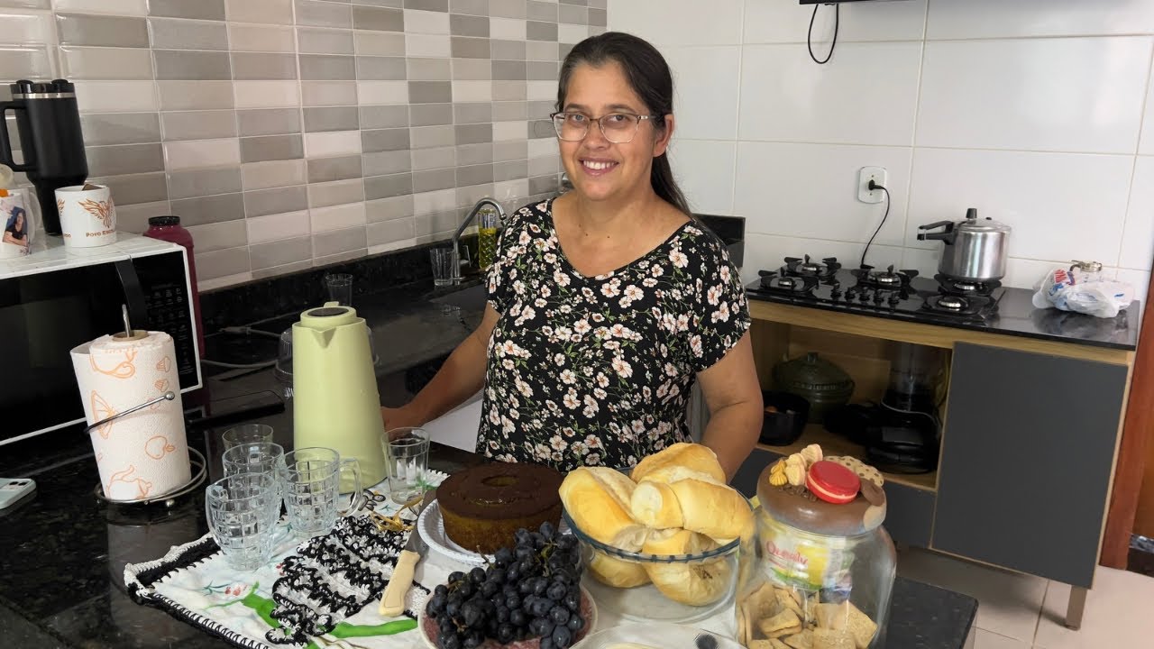 A LEIDE FEZ UM CAFÉ ONDE MORAMOS AQUI EM PIEDADE DE CARATINGA MG.