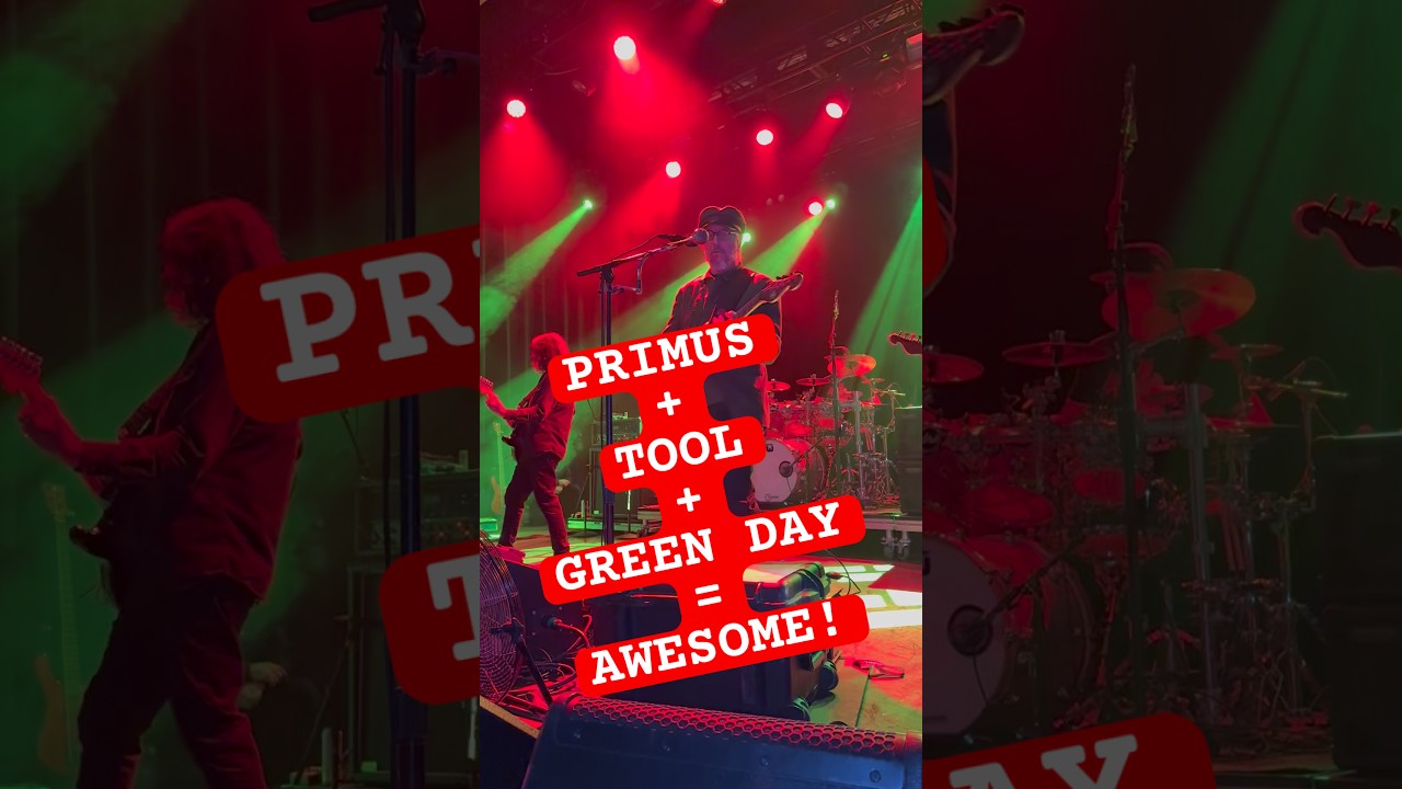 Primus brings up Chancellor and Dirnt at the Bass Magazine Awards show! 