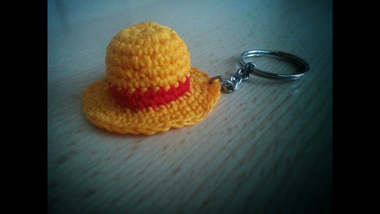 Cappello di paglia all'uncinetto. Crochet straw hat.