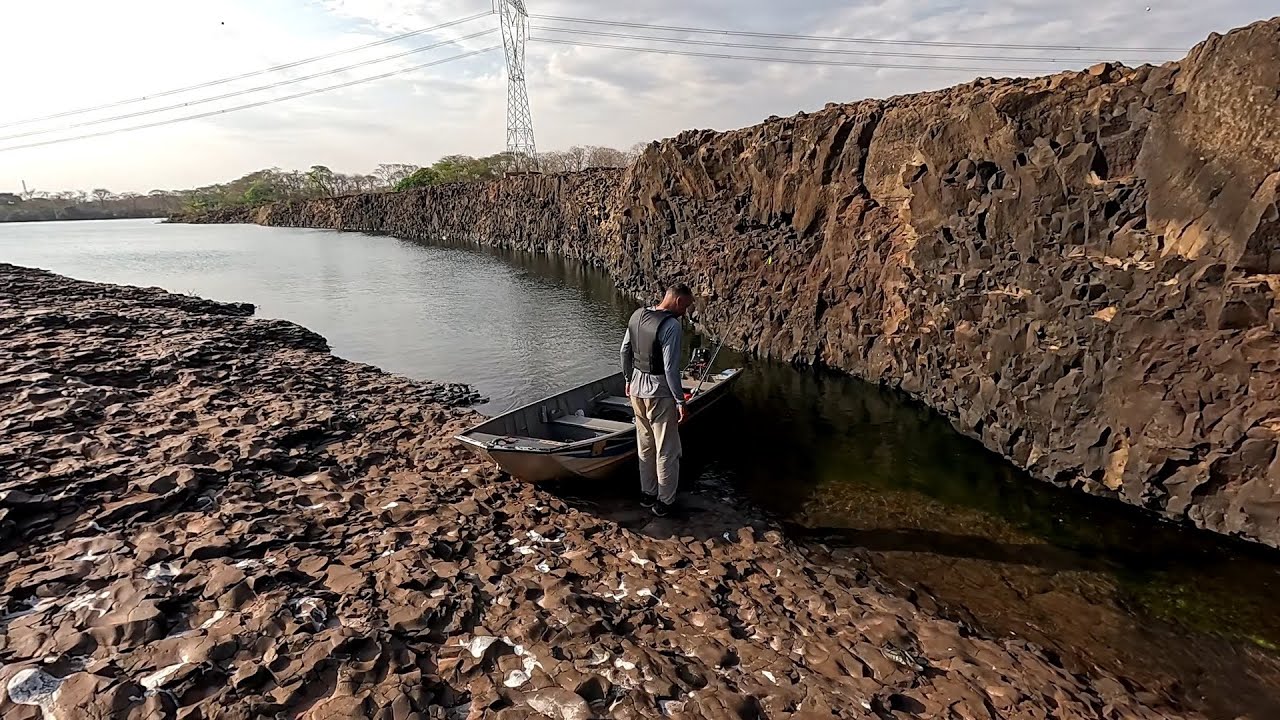Pescaria no Rio grande em um lugar maravilhoso várias espécies de Peixes é só chegar que vem