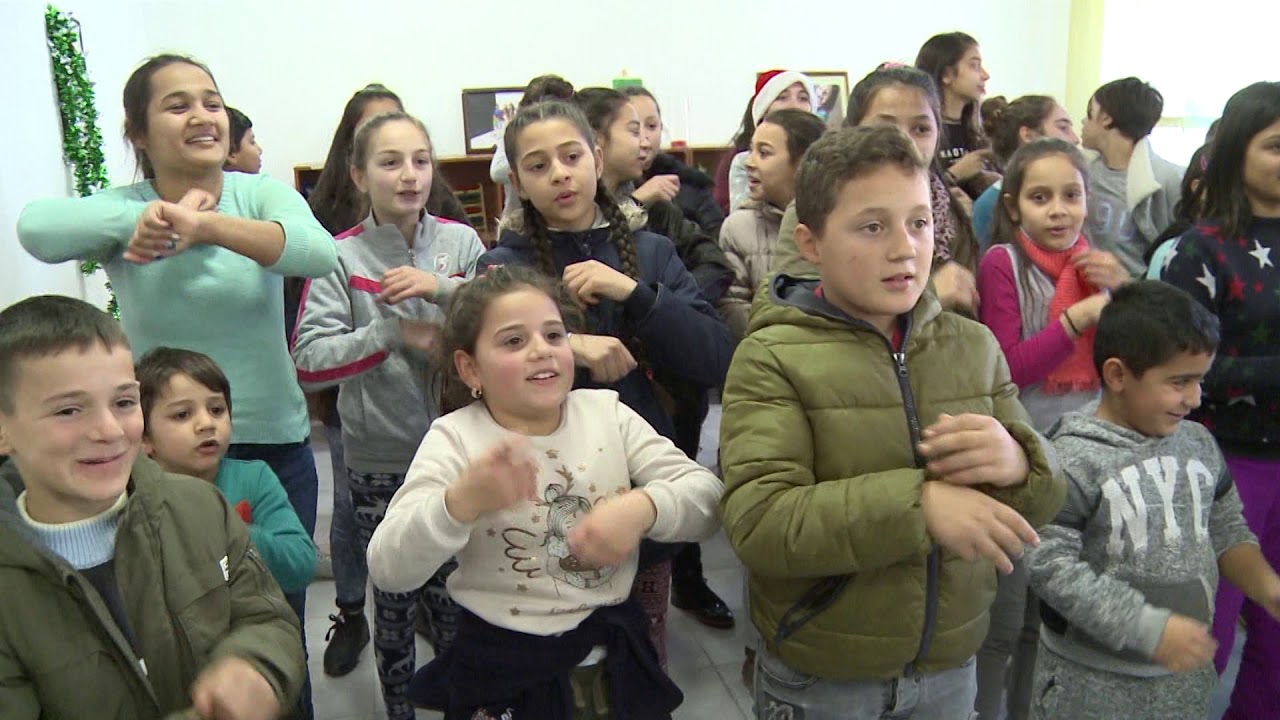 BASHKIA LEZHE DHE QENDRA KOMUNITARE MULTIFUNKSIONALE SHPERNDAJNE DHURATA PER FEMIJET E FAMILJEVE NE