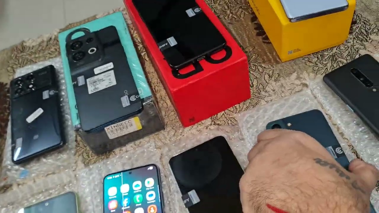Deals is back s22 rs11500 s22 plus rs13500 a54 rs12500 8t rs12000 9rt rs13000 a56 rs27000