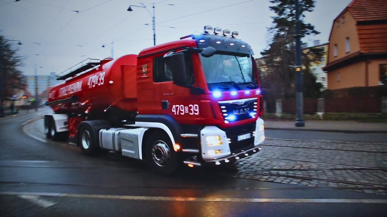 Dojazdy służb ratunkowych na miejsce pożaru zabytkowej hali ZNTK w Gdańsku!
