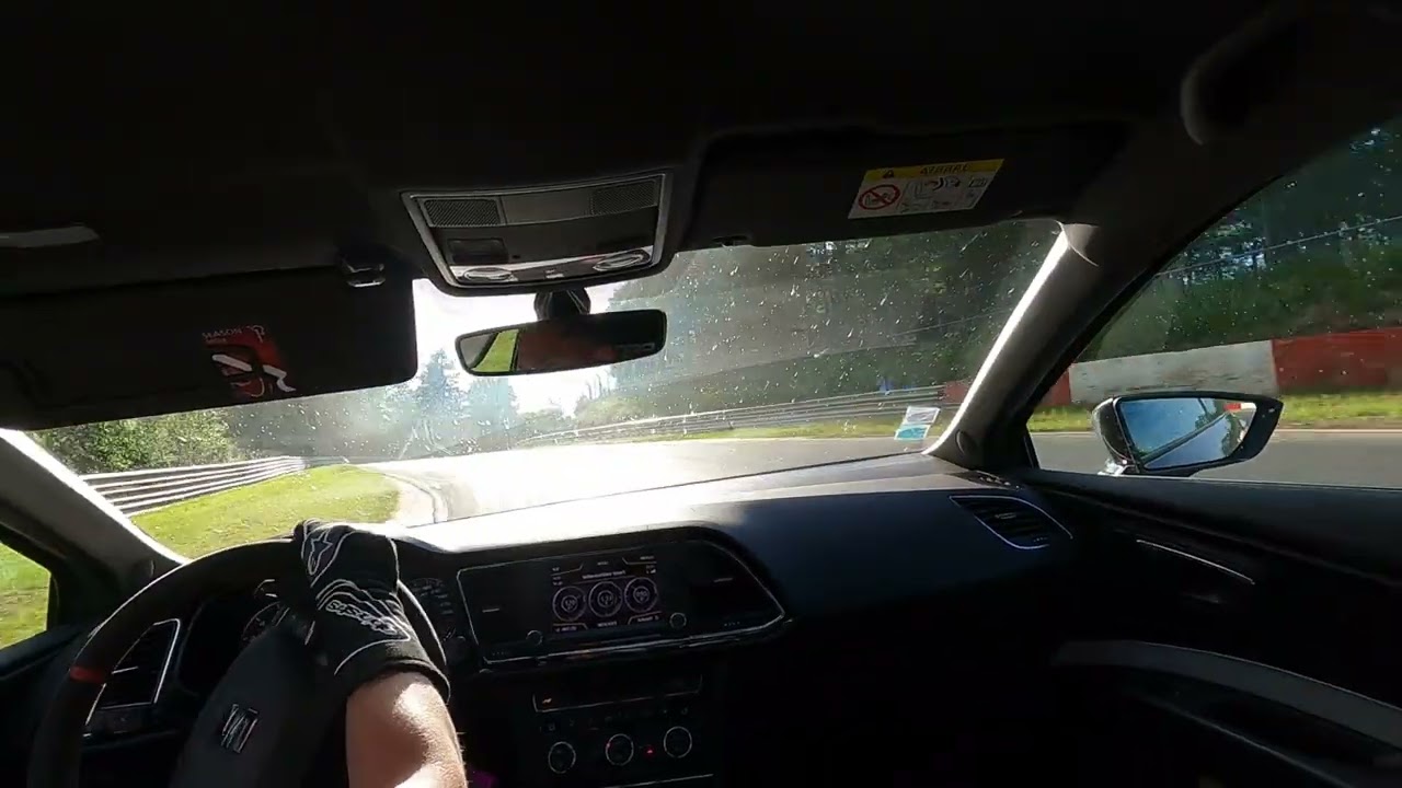 Leon cupra clubsport 7:56 BTG Nurburgring touristenfarhten