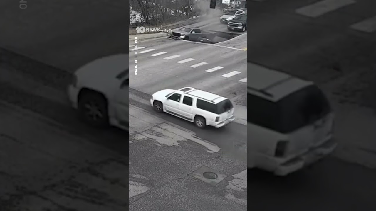 Nebraska Sinkhole Swallows Two Cars At Busy Intersection | 10 News