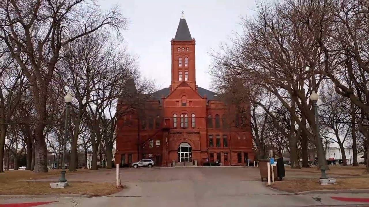 Driving Through Midwest Small Town Aurora, Nebraska - Hamilton County -Town Square Courthouse