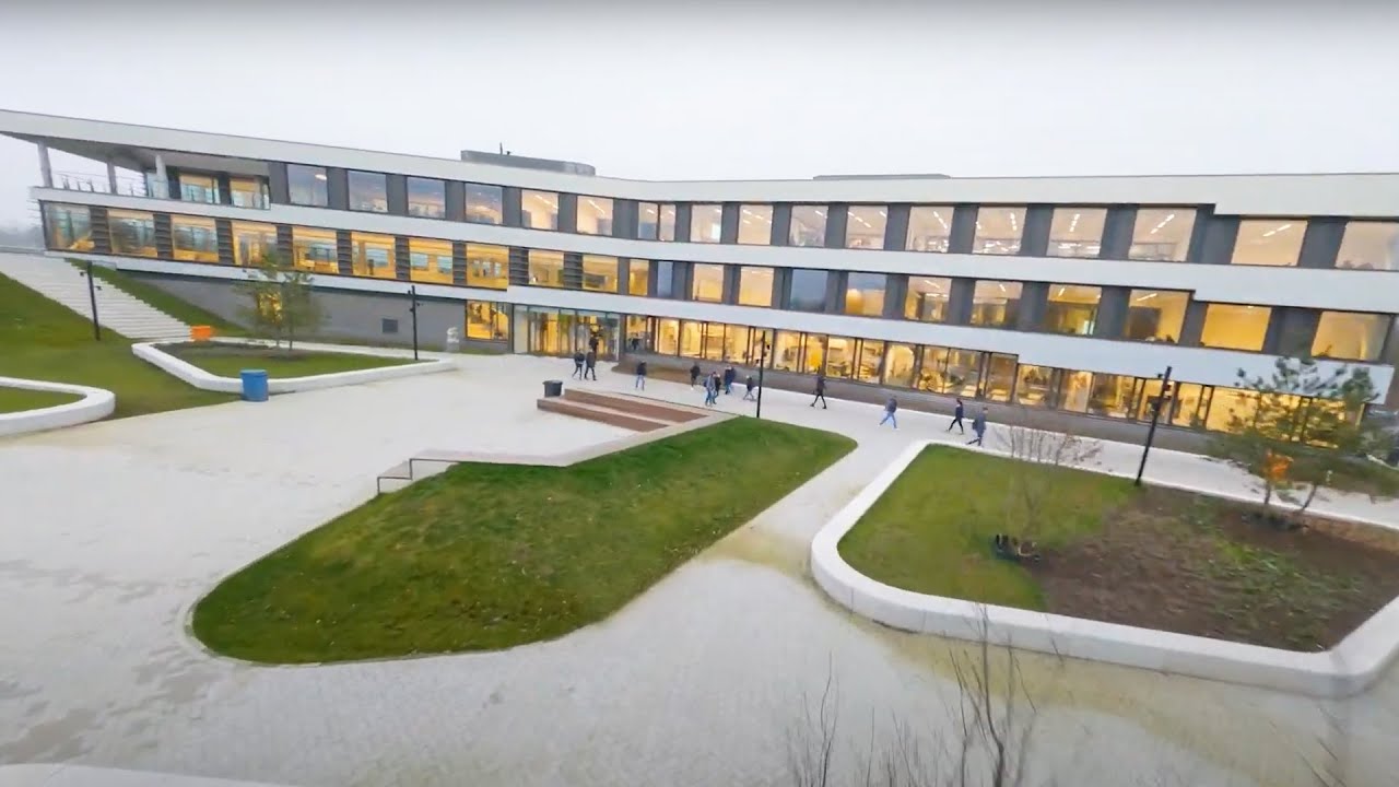 Dr. Knippenbergcollege 2022: brugklassers over hun school!