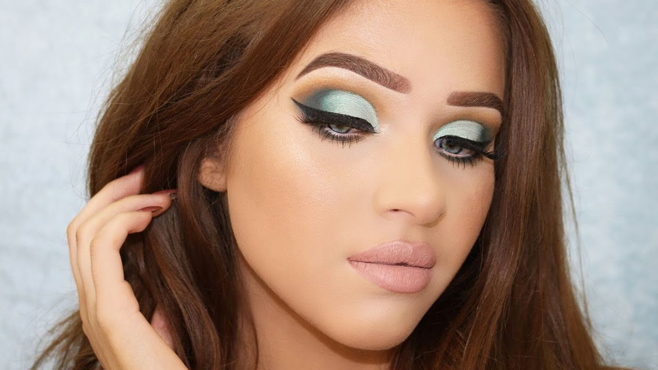 Mint Green Christmas / Holiday Cut Crease Glam Makeup Tutorial
