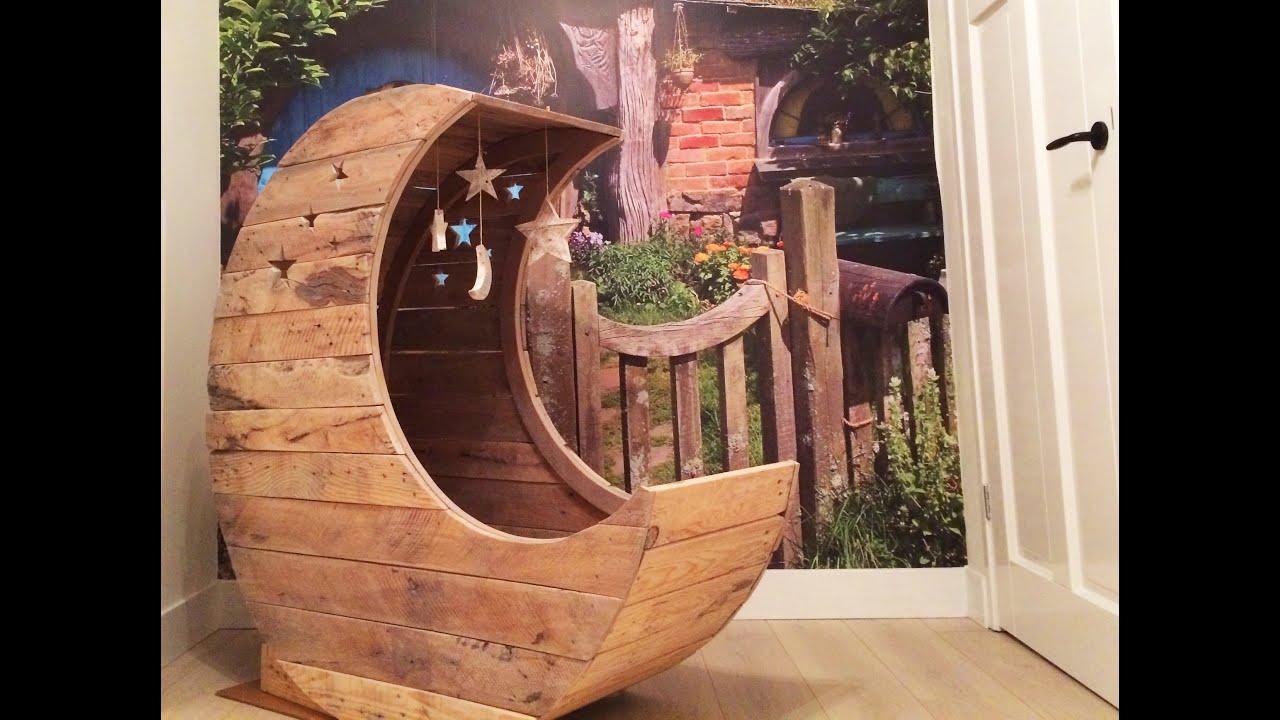 Van pallet tot wieg - Moon cradle from pallets