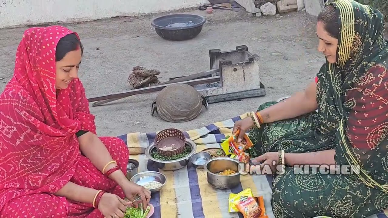  ભરેલા બટાકા 🔥ભરેલા મરચાં અને મેથી પલકના ભજીયાની સૌથી સરળ રીત😍 ઘરે જ કંદોઈ  જેવા 🍴🥙|village food|