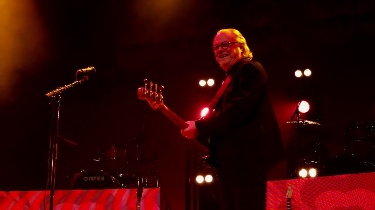 Greatest 80's Julshow Lasse Lindbom Band - Kom och värm dej (Malmö Live 2023-12-02)