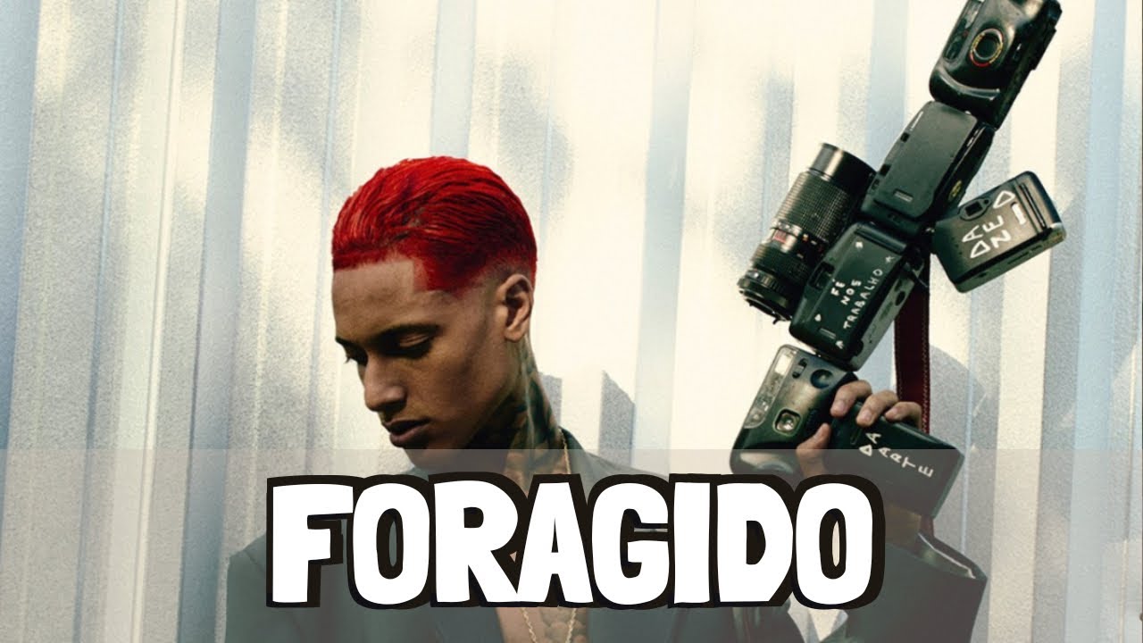 FORAGIDO, ORUAM APARECE DE TORNOZELEIRA EM NOVO CLIPE MUSICAL