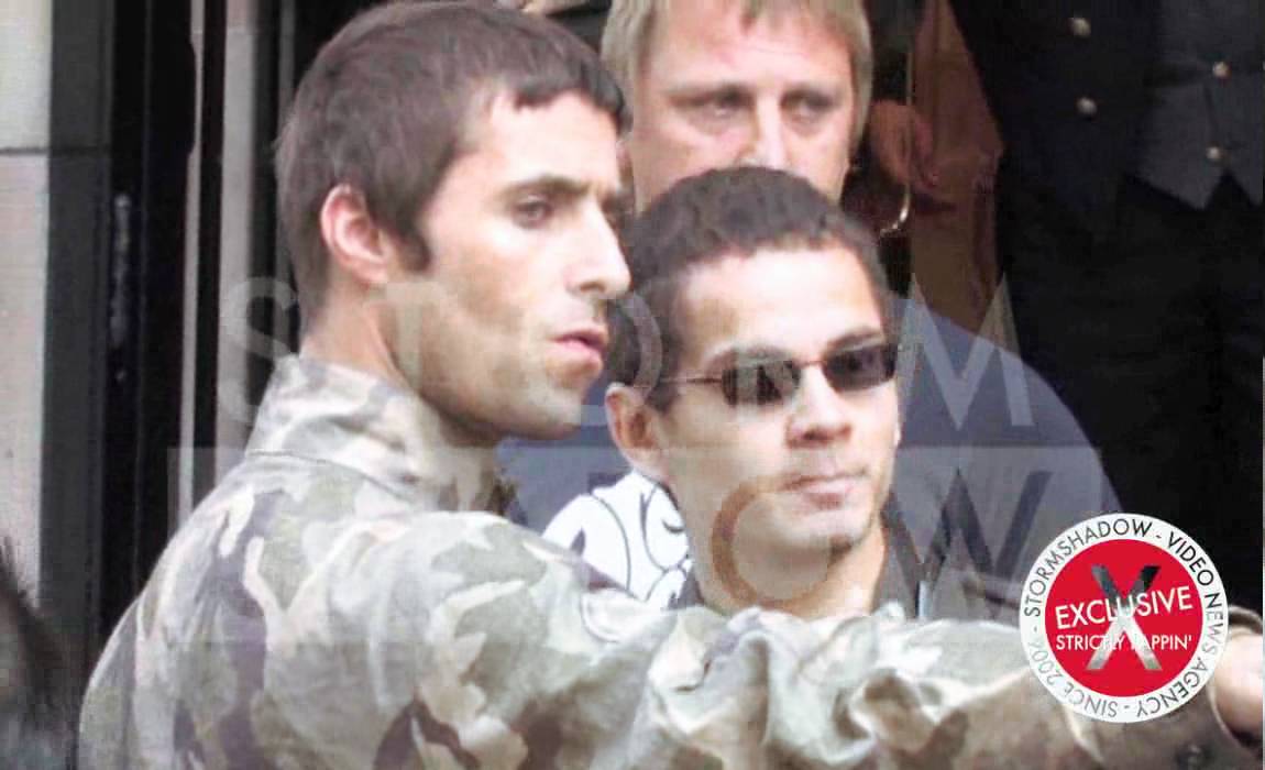 UNIQUE ! Oasis, Liam and Noel Gallagher break up in Paris on this very day !!!!