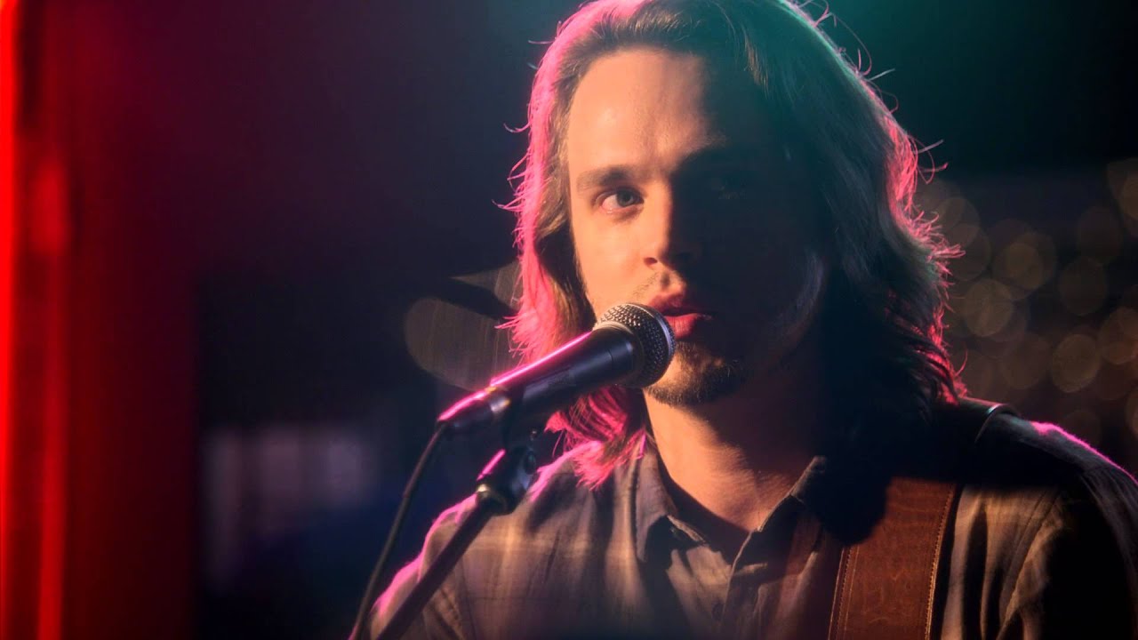 Jonathan Jackson (Avery) Sings 