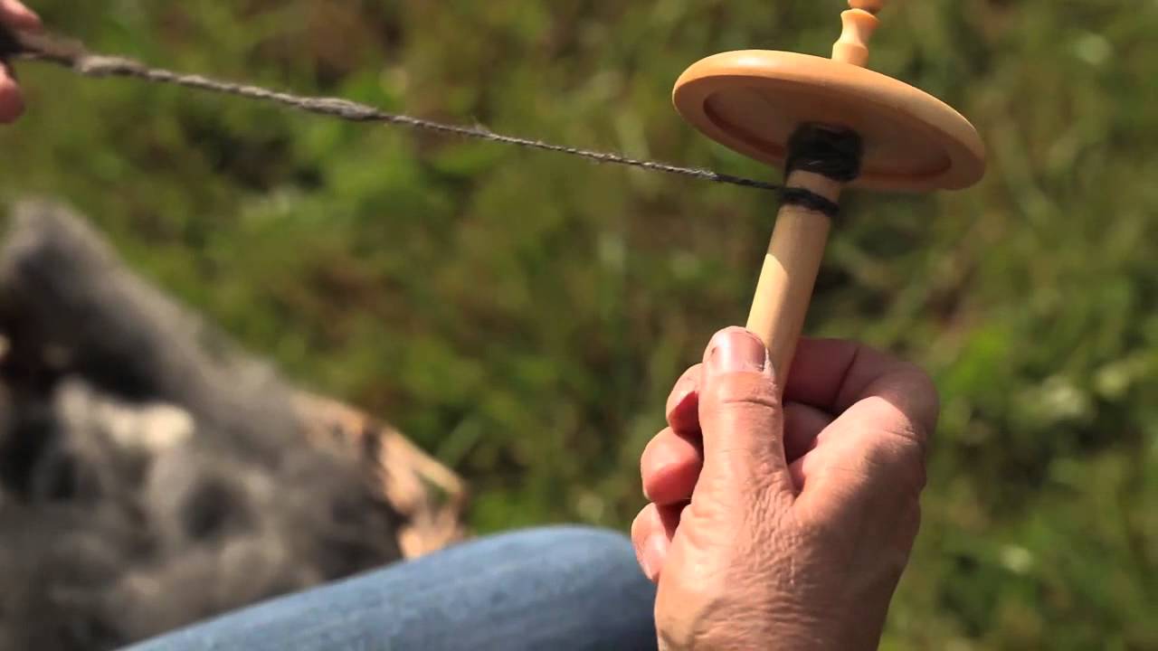 Spinna, tvinna, vinda med Gladeholms slända och vinda. Spinning Alpacka www.gladeholm.se
