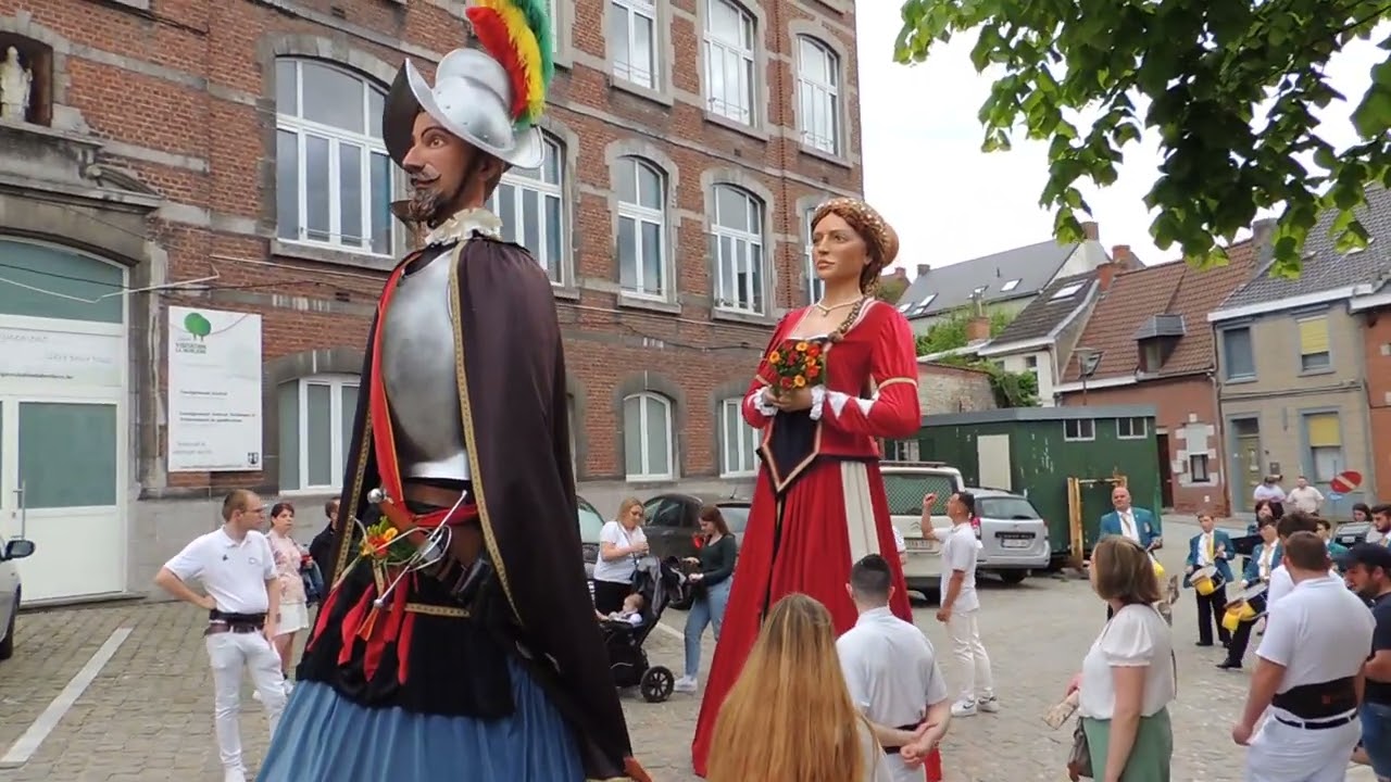 Cortège du 15e anniversaire du géant Tramasure à Lessines (23)