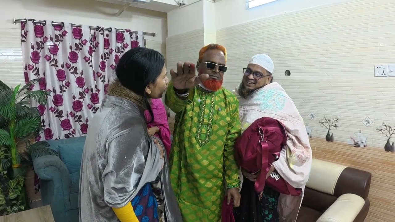 সতীনের ছেলেকে ঝাড়ু দিয়ে পিটিয়ে বাড়ি থেকে বের করে দিল সৎ মা এই দুনিয়াতে মা,না থাকলে  বুঝা যায় ক
