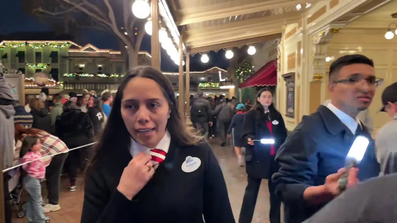 🔴 #Live: Monday Christmas Night Stream at Disneyland! Parades, Fireworks, and Rides!