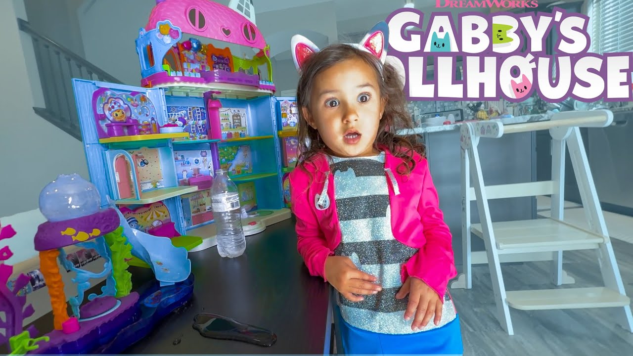 OAK TURNS iNTO GABBY's DOLLHOUSE!? Gabby Pool Party and singing contest with OAK!