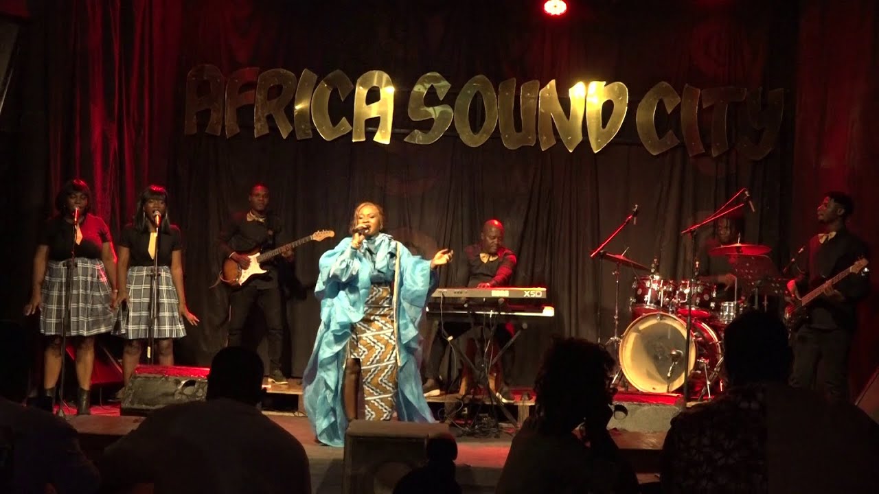 SHOW LIVE DE C-MIEL BAND A  AFRICA SOUND CITY