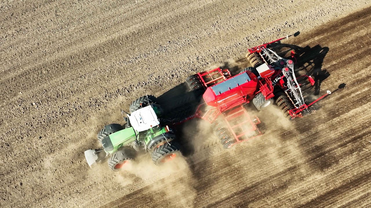 Fendt 930 Vario seeding w/ Horsch Pronto 6 AS seeder