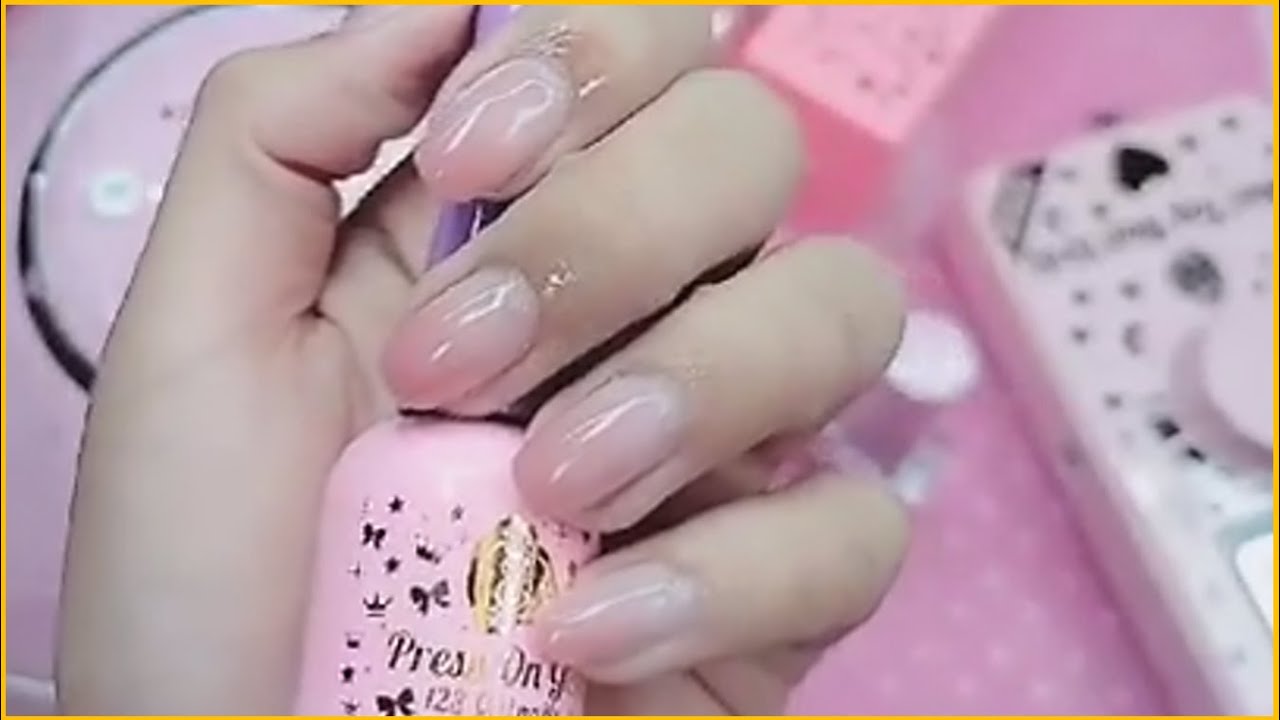 Simple pink gel polish design on short nails - Max Estrada
